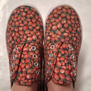American Eagle Strawberry Shoes Size 3